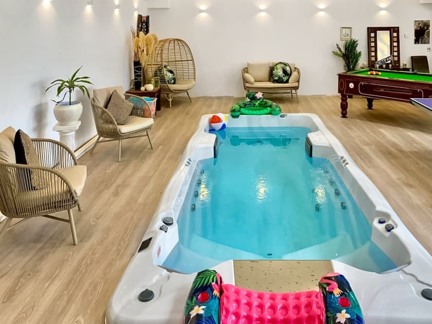 Swimming pool | Island SeaView Villa, Rothesay