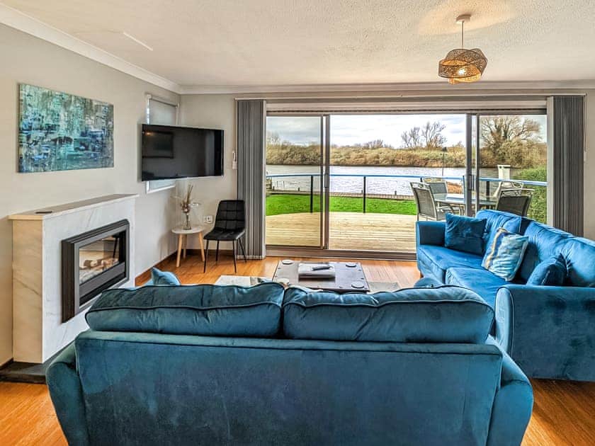 Living area | River View - Norfolk Holiday Lodges, Brundall