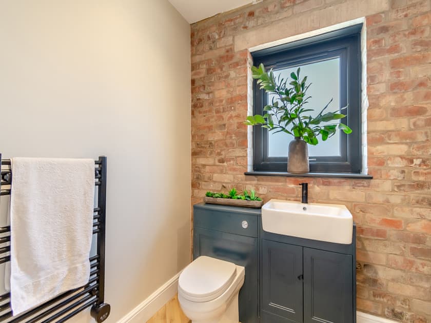 Bathroom | Bwythyn Cudd, Goodwick, near Fishguard