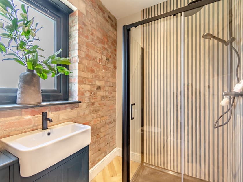 Bathroom | Bwythyn Cudd, Goodwick, near Fishguard