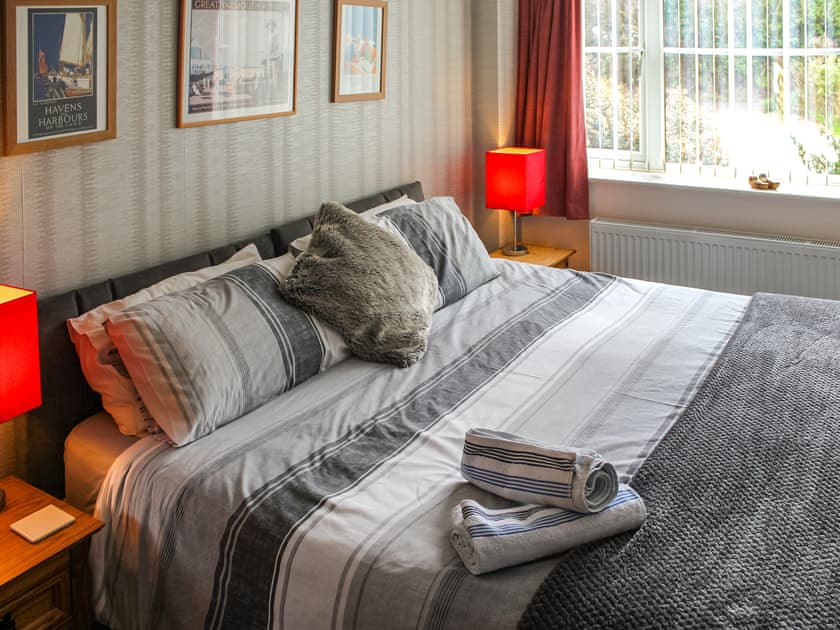 Comfortable double bedroom | Daisy Apartment - Chapelfield Apartments, Stalham