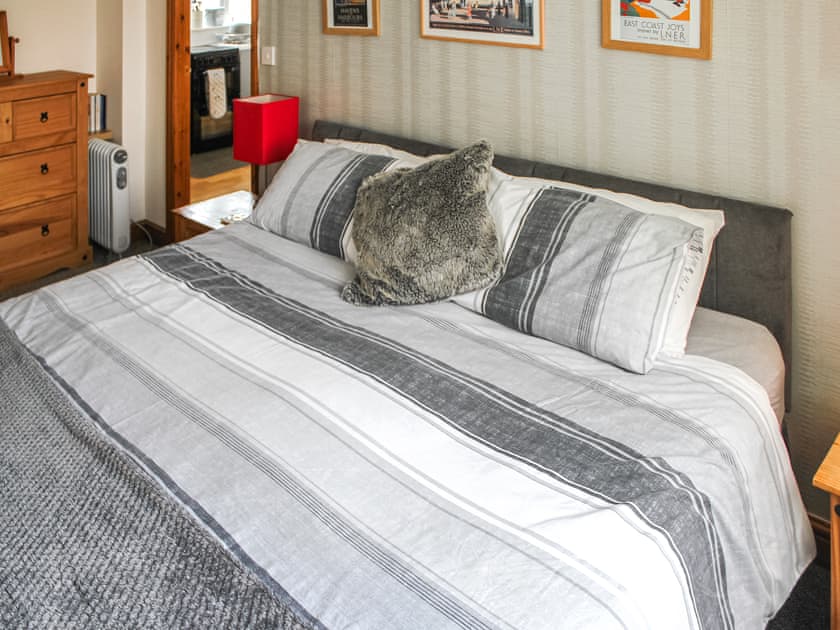 Romantic double bedroom | Daisy Apartment - Chapelfield Apartments, Stalham