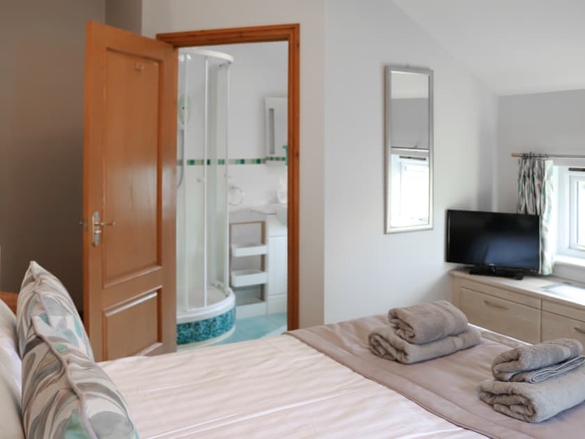 Double bedroom | Glanllyn Lodge, Llanuwchlyn, near Bala