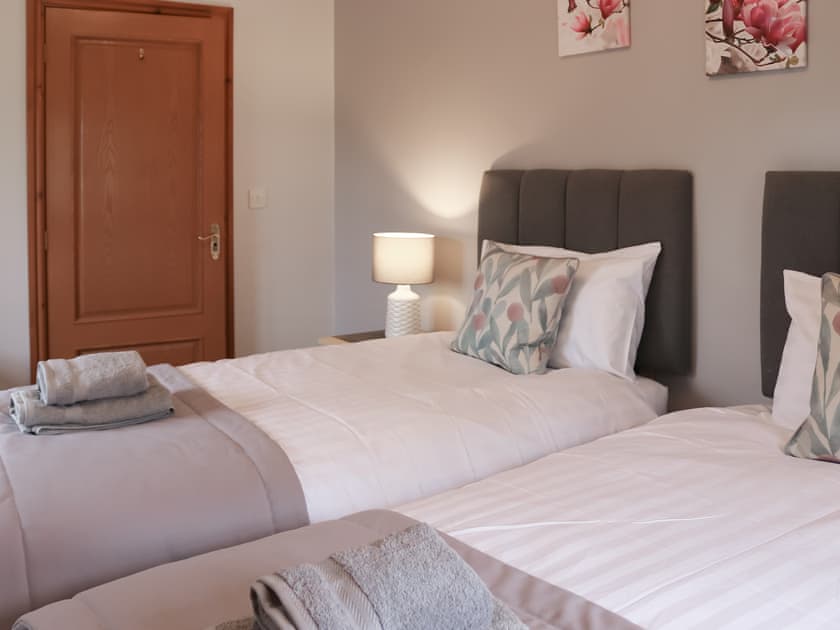 Twin bedroom | Glanllyn Lodge, Llanuwchlyn, near Bala