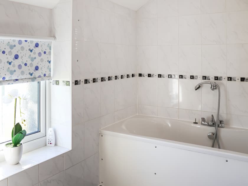 Bathroom | Bwthyn Glanllyn, Bala