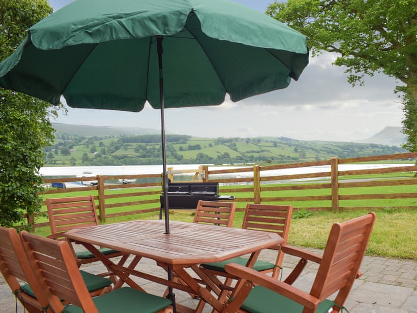 Sitting-out-area | Bwthyn Glanllyn, Bala