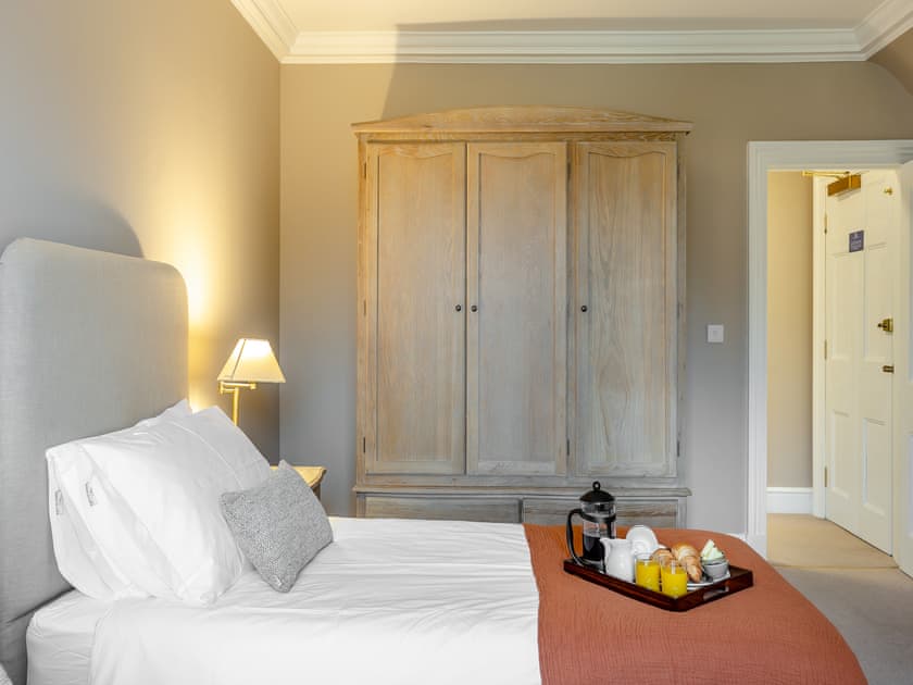 Peaceful twin bedroom | Prince Arthur & Catherine - Ludlow Castle, Ludlow