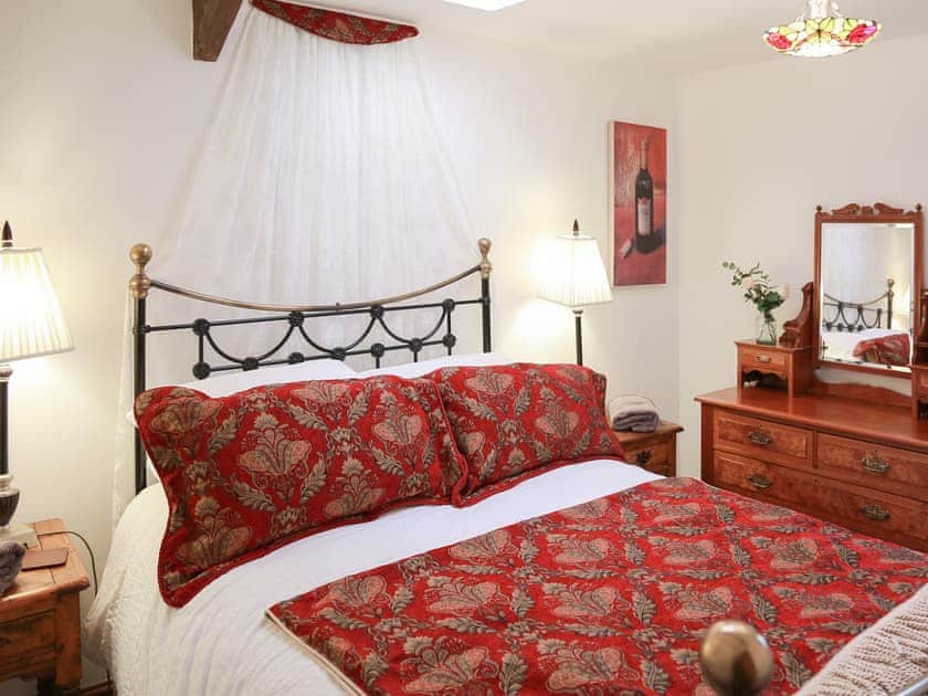 Charming double bedroom | The Snug - Midknowle Farm Cottages, South Barrow, near Yeovil 