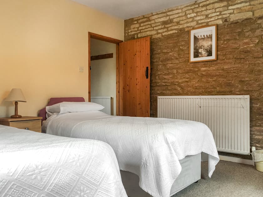 Twin bedroom with dressing area | The Mill House, Lea, near Ross-on-Wye
