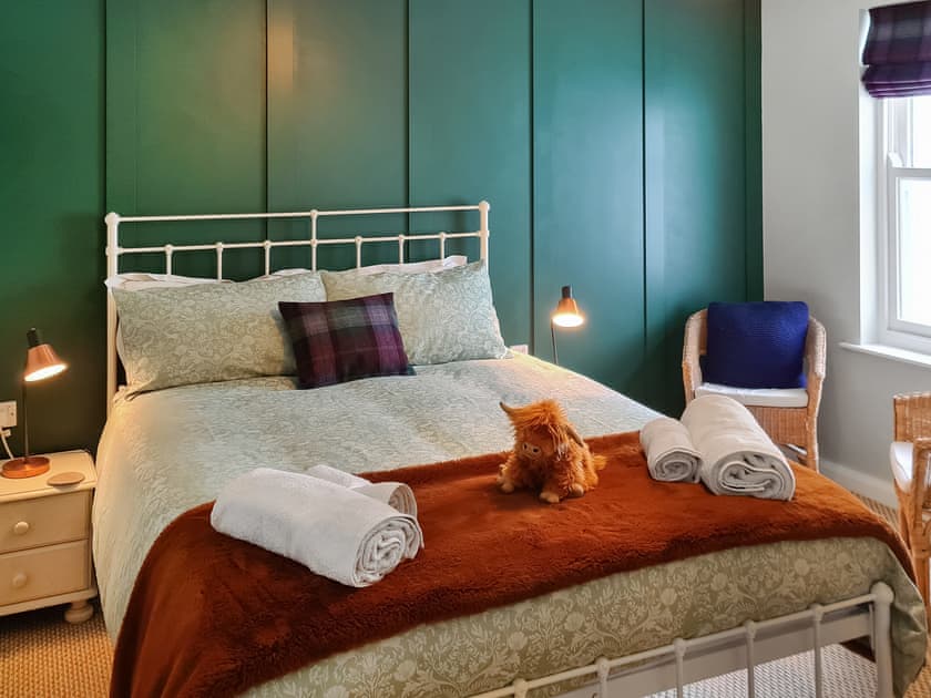 Master bedroom | 10 Elm Court - Greta Grove Apartments, Keswick