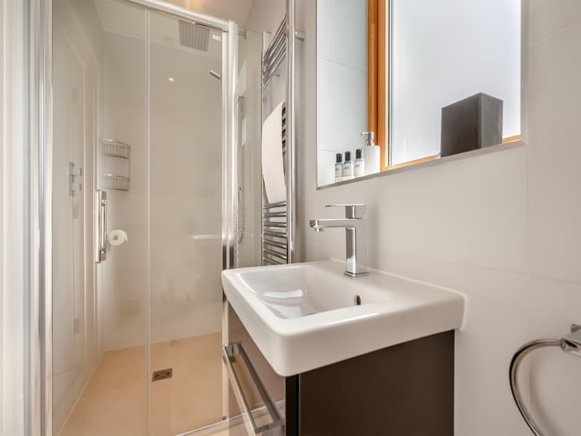 Bathroom | 3 Karn Havos, Mawgan Porth