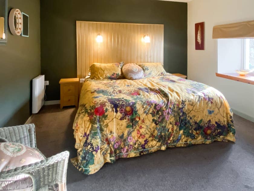 Kingsize garden bedroom  | Am Bothan, Naast, near Poolewe