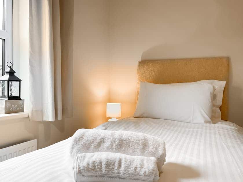 Single bedroom | Oakstone House, Buxton