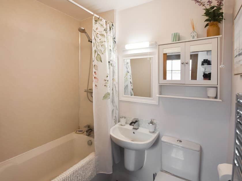 Bathroom | Southbank Cottage, Errol, near Perth