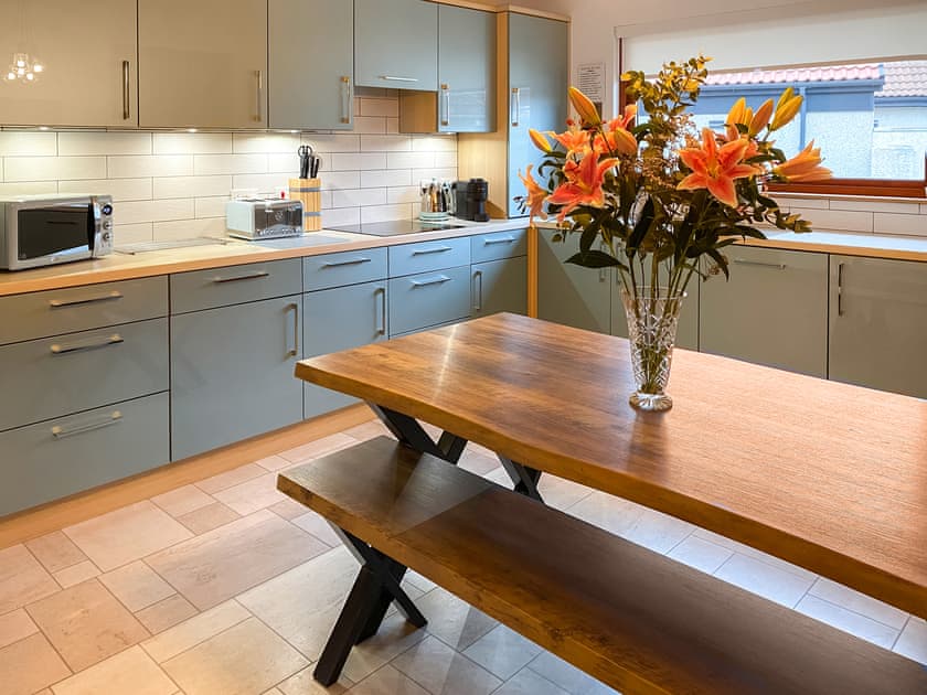 Well-equipped fitted kitchen with dining area | Ben The Hoose, Anstruther