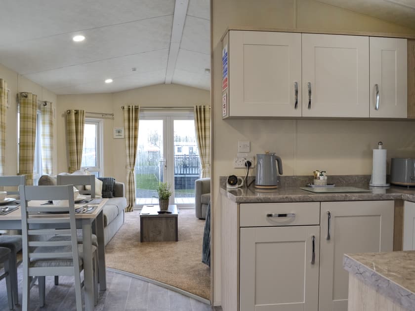 Kitchen/diner | Rosie’s Retreat - Emily’s Escape and Rosie’s Retreat, Bridlington