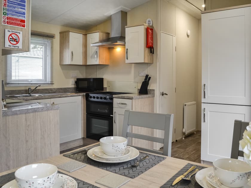 Kitchen/diner | Rosie’s Retreat - Emily’s Escape and Rosie’s Retreat, Bridlington