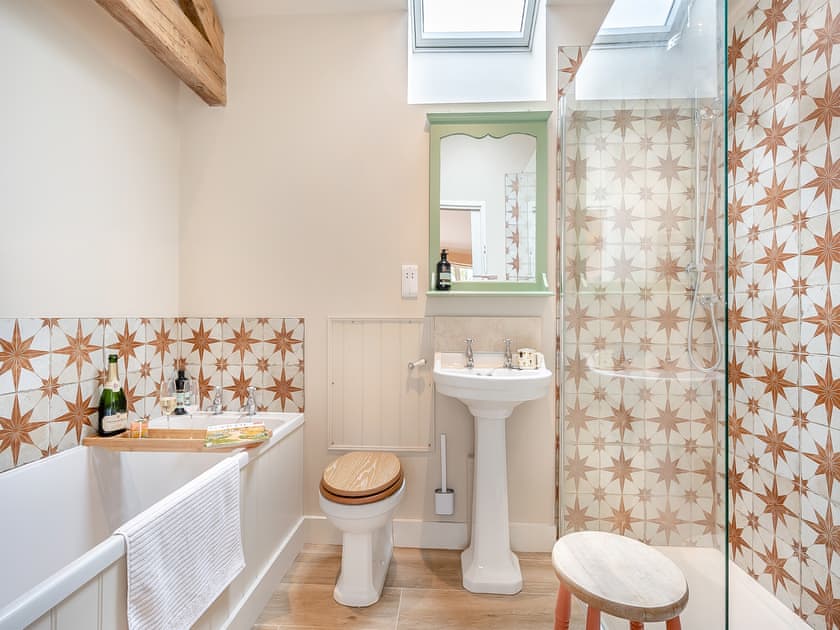Bathroom | The Woodshed, Appletree