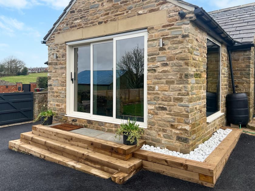Exterior | Peartree Cottage, Sheffield