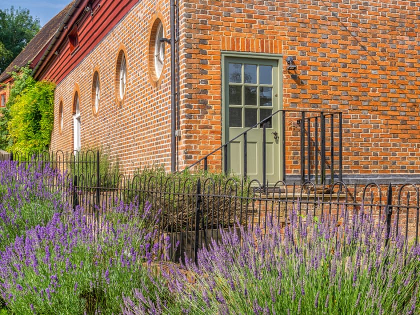 Outdoor area | Belchamp Hall Hayloft - Belchamp Cottages, Belchamp Walter