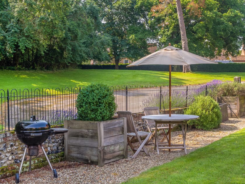 Outdoor eating area | Belchamp Hall Hayloft - Belchamp Cottages, Belchamp Walter