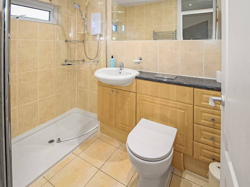Bathroom | Anchor Watch, Porthmadog