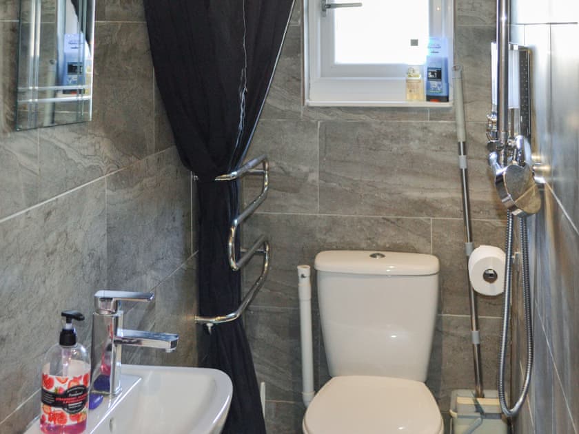Bathroom | The Shepherds Hut - Glamping Adventure, Culbokie