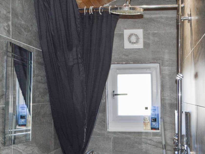 Bathroom | The Shepherds Hut - Glamping Adventure, Culbokie