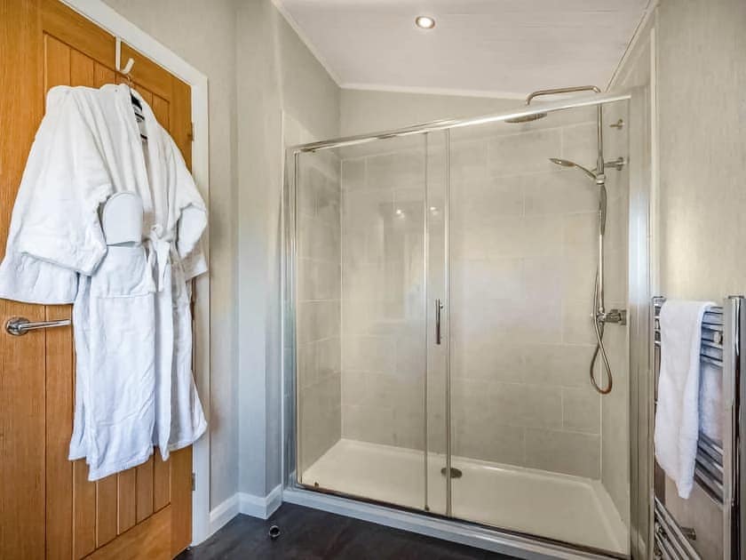 Bathroom | Oakwood Lodge, Lochwinnoch