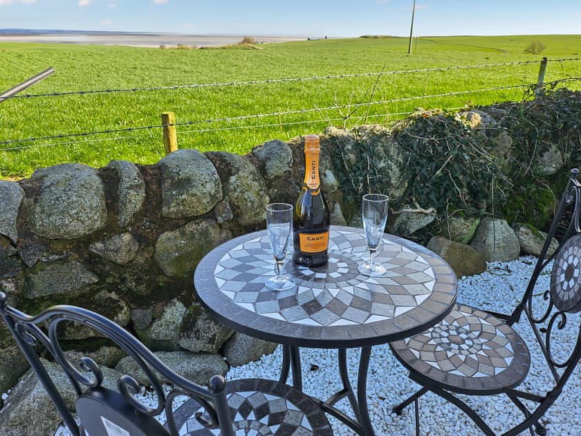 Sitting-out-area | Kindeloch, New Abbey