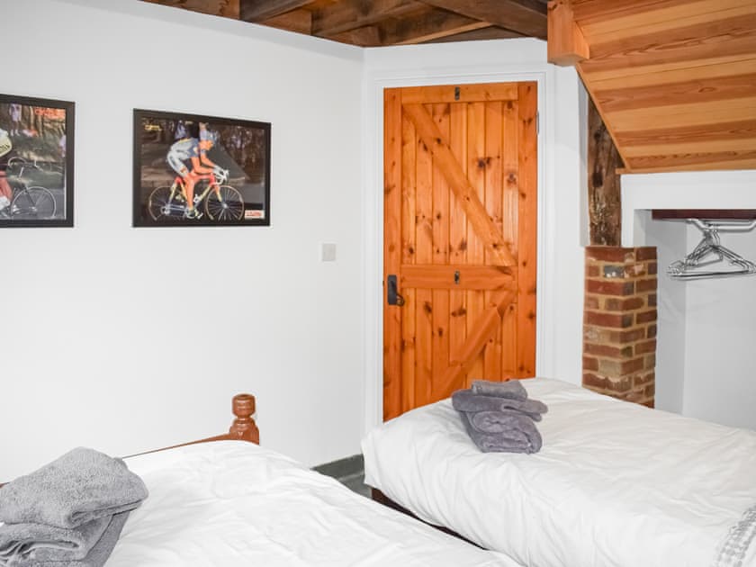Twin bedroom | Polecat Barn - Lewes Retreats, Plumpton Green, near Lewes