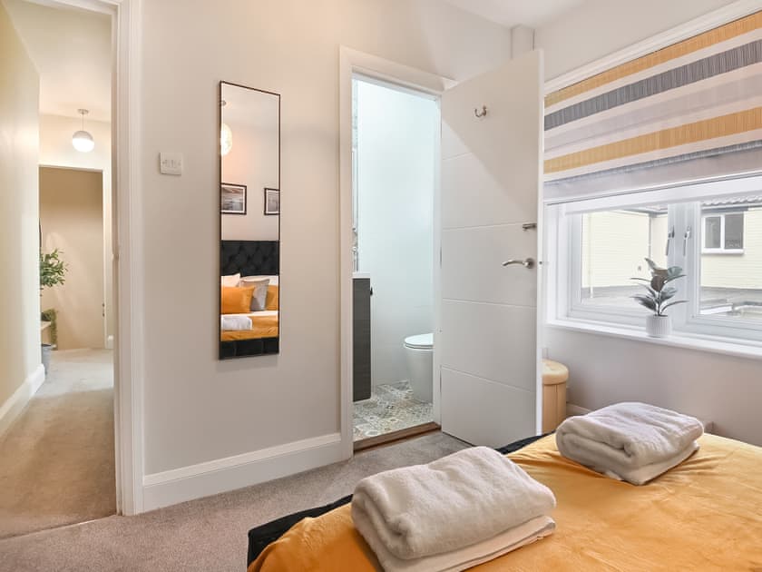 Double bedroom 2 with ensuite  | Beaconsfield House, Mundesley