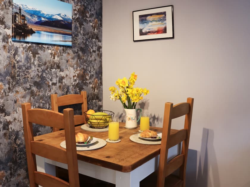 Living room/dining room | Llety Cariad, Bala