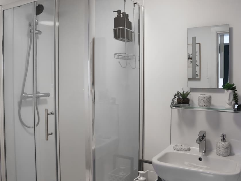 Bathroom | Llety Cariad, Bala