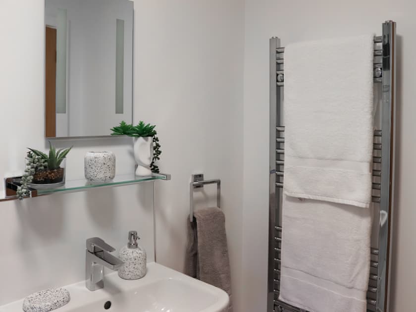 Bathroom | Llety Cariad, Bala