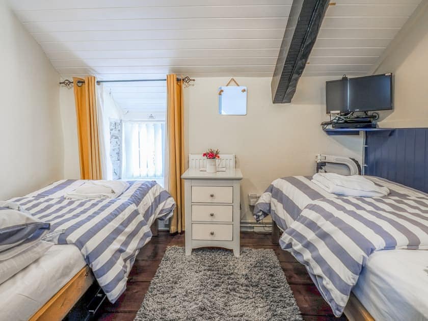 Twin bedroom | Y Bwthyn, Talgarreg, near New Quay