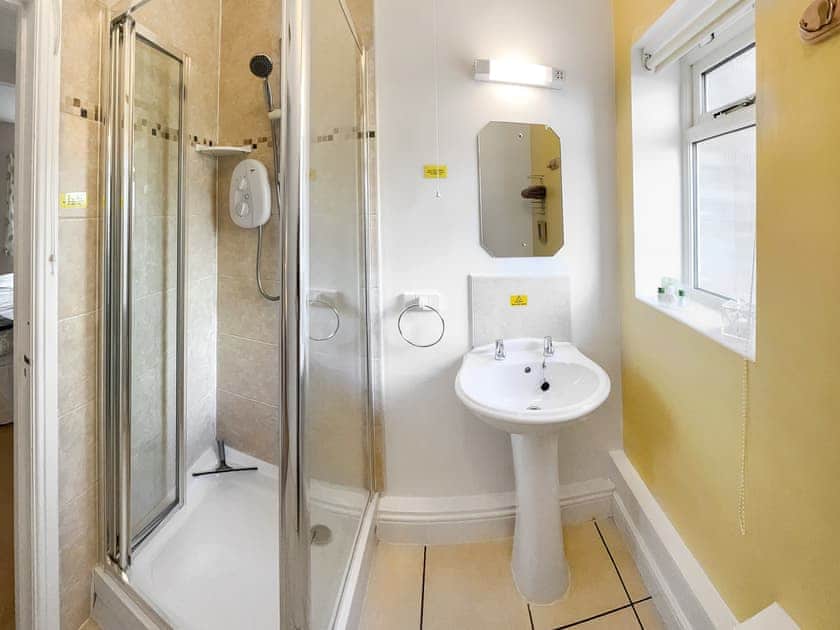 Shower room | Chaplin - Tathwell Lodge, Little Tathwell, near Louth
