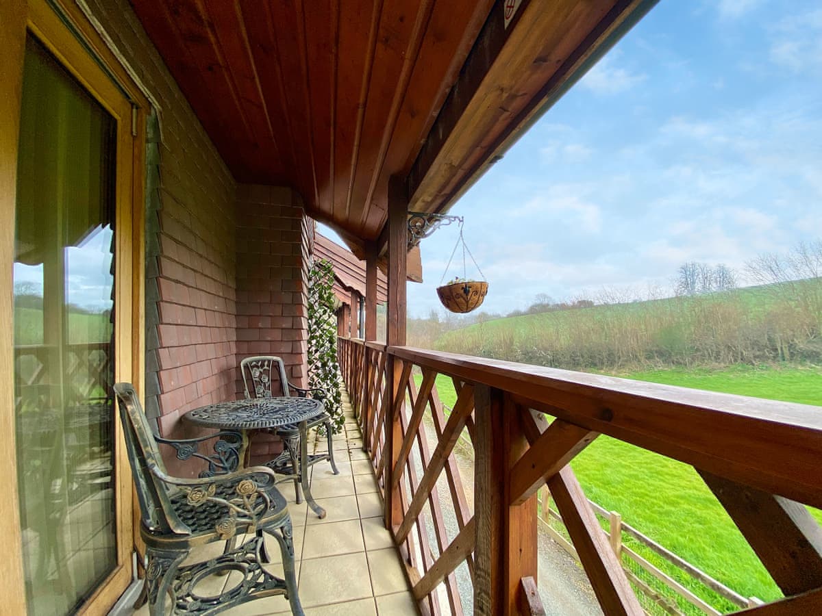 Pinecone Lodges- Apple - Holiday lodge in South West England - Image 1