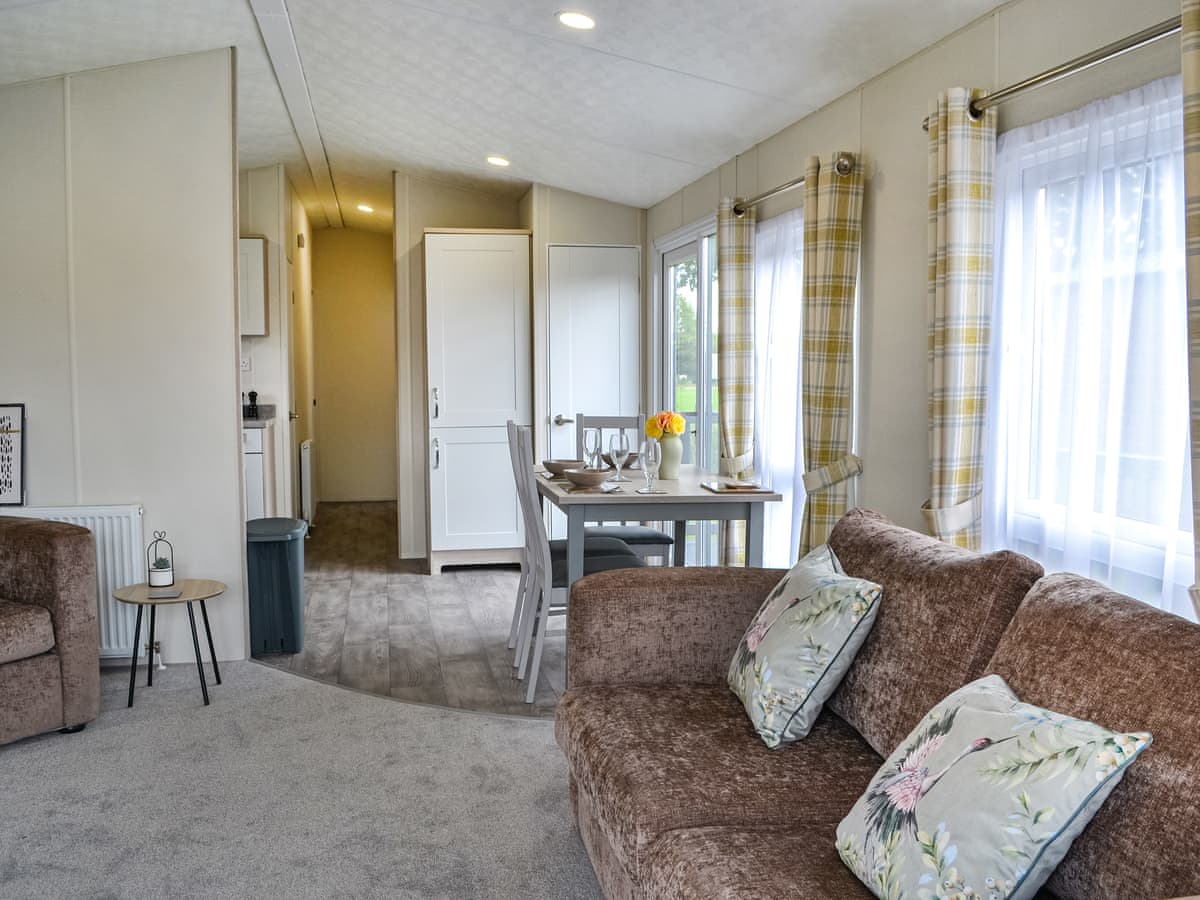 Lodge 9 - Bridlington Holiday Park - Holiday Lodge in Yorkshire - Image 3