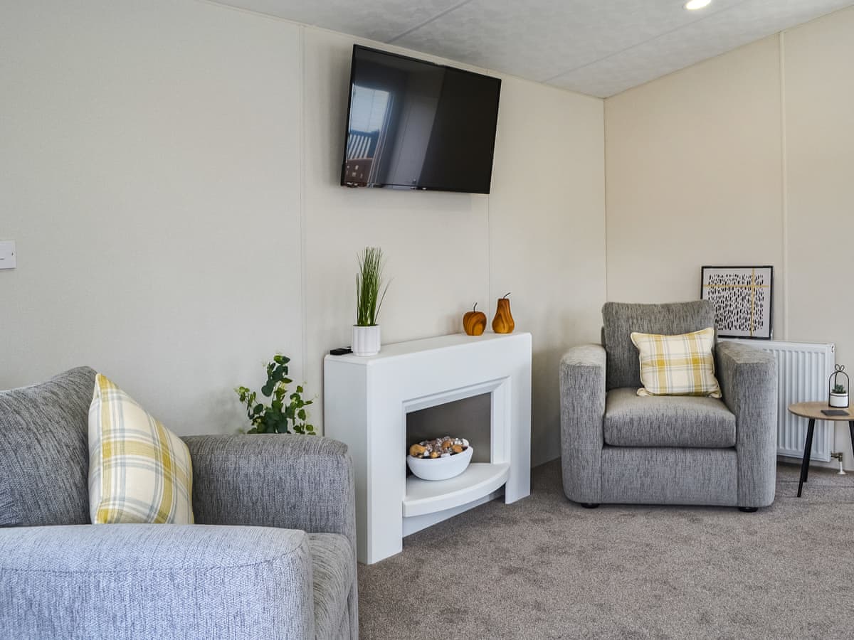 Lodge 43 - Bridlington Holiday Park - Holiday Lodge in Yorkshire - Image 3