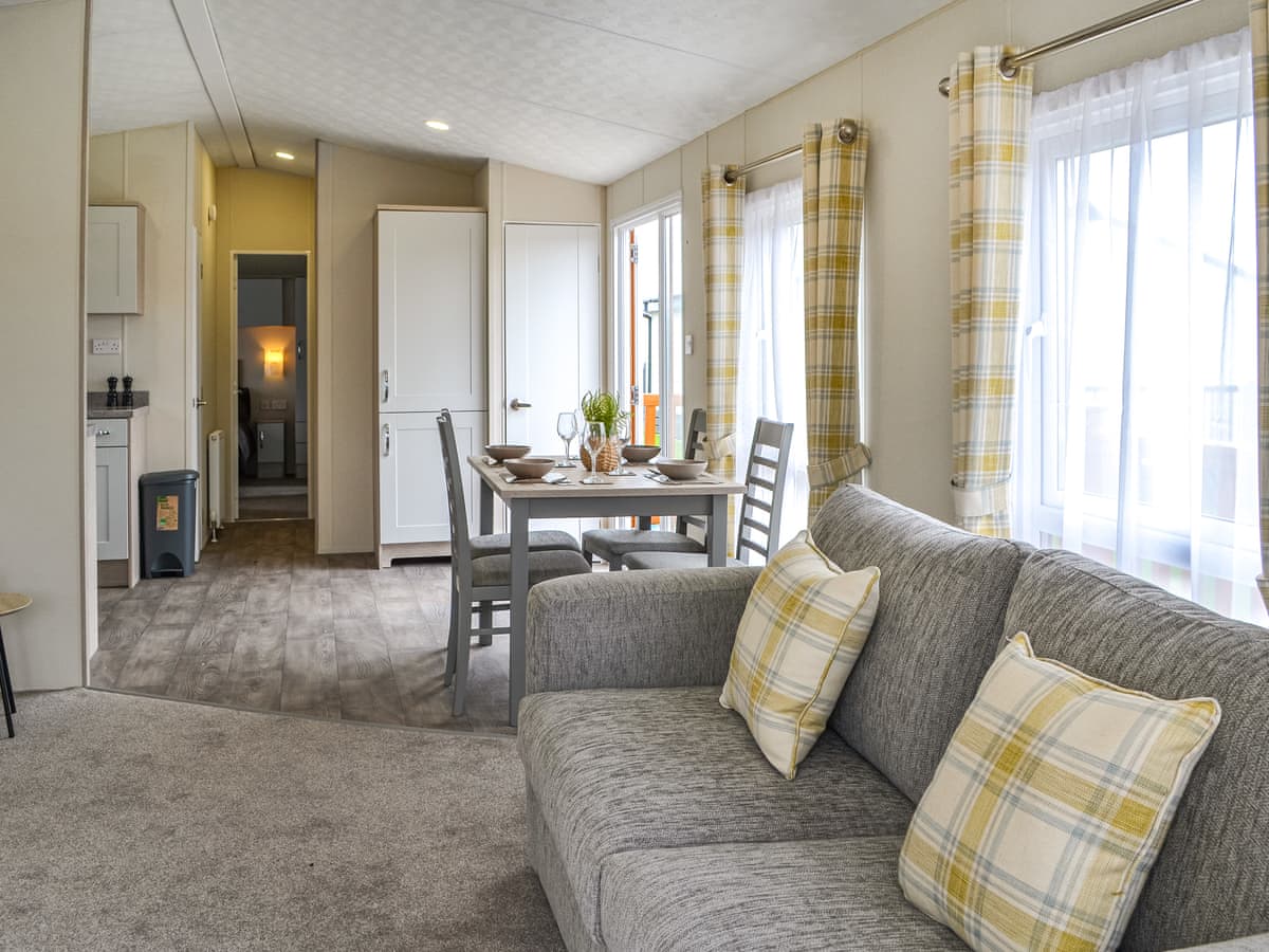Lodge 43 - Bridlington Holiday Park - Holiday Lodge in Yorkshire - Image 4