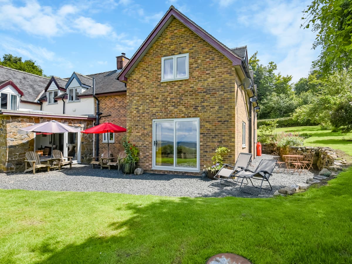 The Lodge at Harvest Farm - Holiday lodge in Central England - Image 1