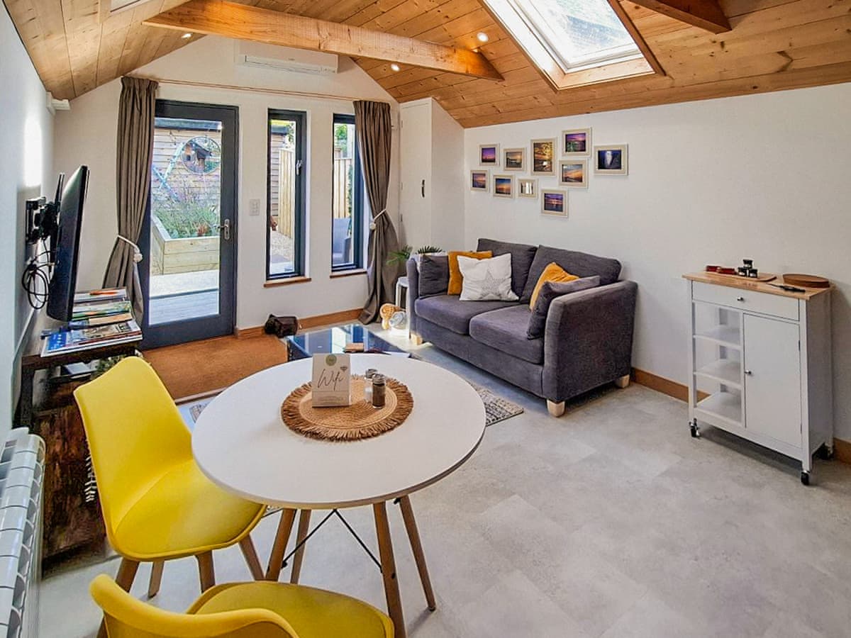 Muriel's Lodge - Holiday lodge in Southern England - Image 2