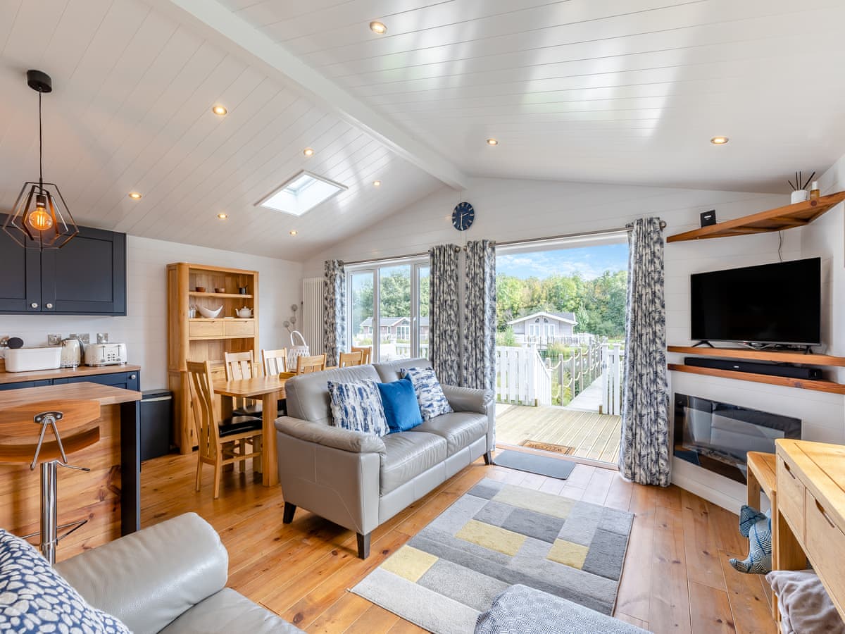 Lilac Tree Lodge - Holiday lodge in Central England - Image 2