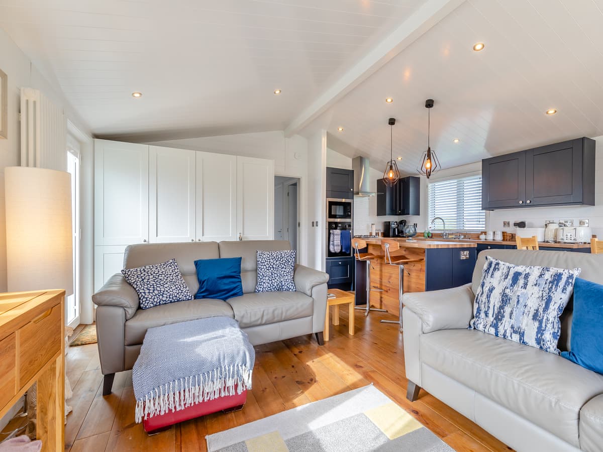 Lilac Tree Lodge - Holiday lodge in Central England - Image 4