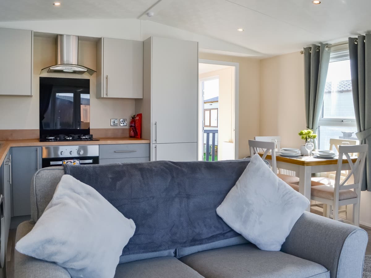 Lodge 42 - Bridlington Holiday Park - Holiday lodge in Yorkshire - Image 3