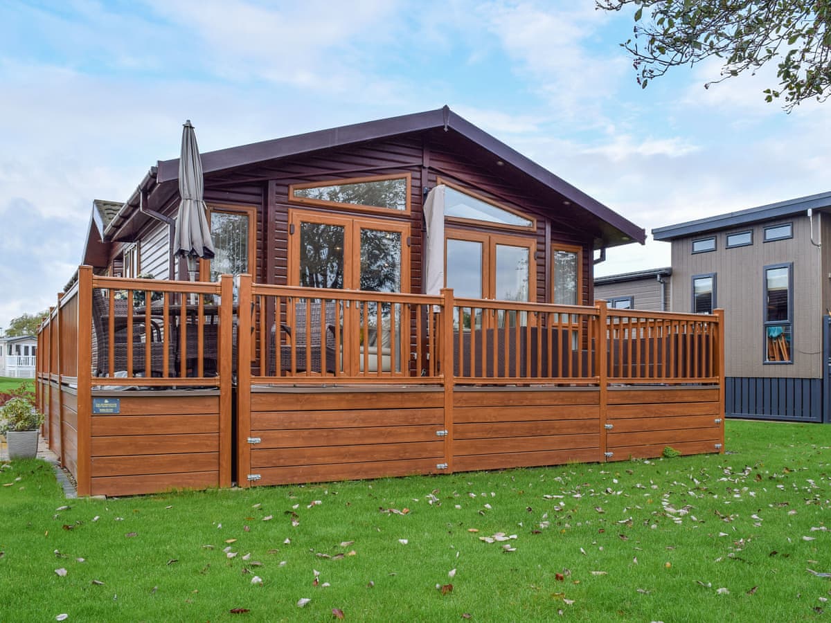 River Meets Lodge - Holiday Lodge in Central England - Image 1