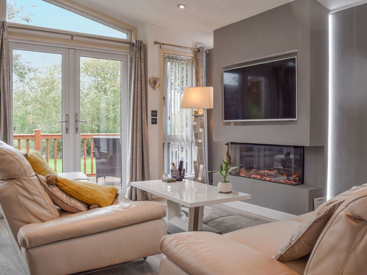 River Meets Lodge - Holiday Lodge in Central England - Image 2