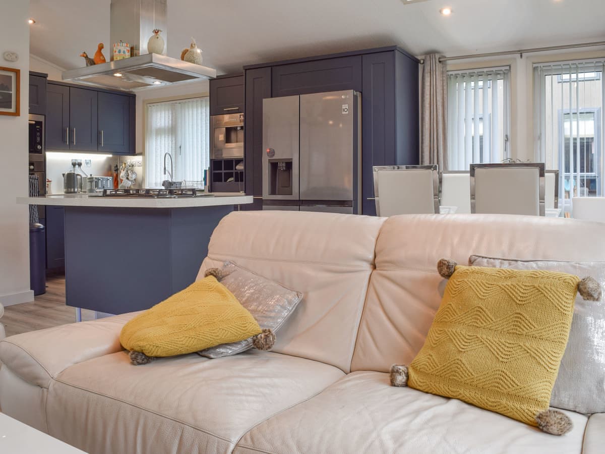 River Meets Lodge - Holiday Lodge in Central England - Image 3