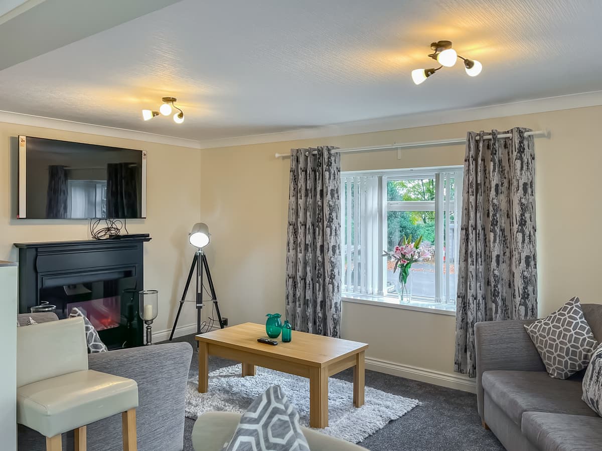 Pine Lodge - Holiday lodge in Central England - Image 4